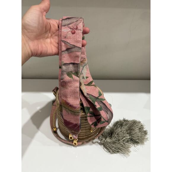 Maison Alma Paraiso Rose Bucket Handbag with Removable Strap - Picture 7 of 13